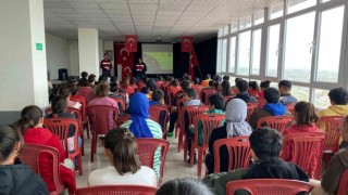 Jandarmadan öğrencilere ‘güvenli internet kullanımı bilgilendirmesi