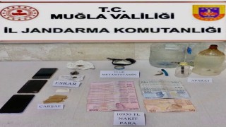 Jandarmadan uyuşturucu satıcılarına suçüstü