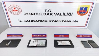 Jandarmanın durdurduğu şüphelilerin üzerinden uyuşturucu çıktı