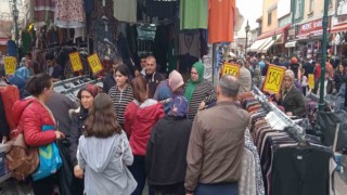 Kadın kıyafetleri satan mağazalarda alışveriş yoğunluğu daha fazla