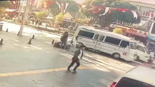Kaldırımdan yola çıkan motosikletli, alkollü sürücüye çarptı
