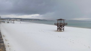 Kar yağmadı ama Çeşme beyaza büründü