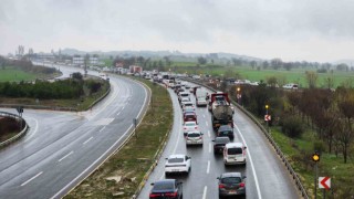 Karadeniz bağlantı yolunda 70 kilometre araç kuyruğu