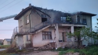Karamanda ev yangını korkuttu