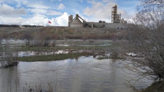 Karasu Nehri coştu