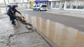 Kars polisinden örnek davranış