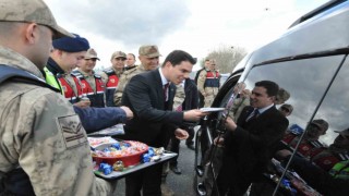 Kars Vali Vekili Tuna polis ve jandarmanın bayramlarını kutladı