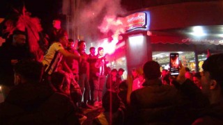 Karsta Beşiktaşlılar sokaklara döküldü