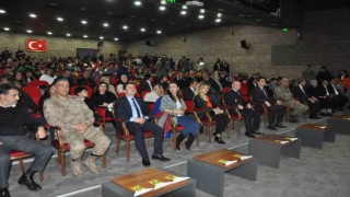 Karsta şiirler polisler için okundu