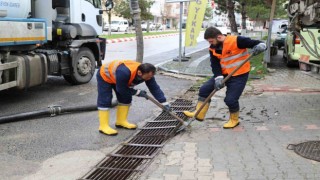 Kavakta mazgal ve ızgaralar temizleniyor