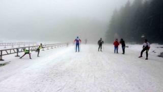 Kayaklı koşuda Erzincanlı sporculardan ikincilik ve üçüncülük kupası