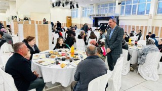 Kaymakam iftar sofrasında çocukları misafir etti