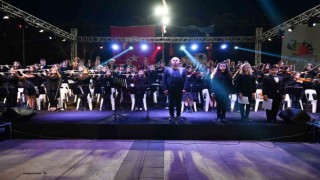 Kemerde Gençlik Orkestrası gönülleri fethetti