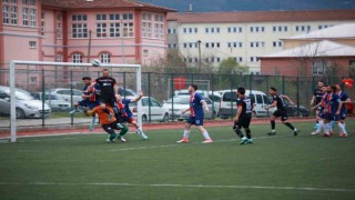 Kırmızı kartların havada uçuştuğu maçta kazanan olmadı