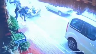 Kız kardeşinin kaçtığı kişiyi buldu, sokak ortasında darbetti
