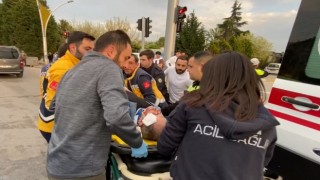Kocaelide iki otomobil çarpıştı, yol trafiğe kapandı: 5 yaralı