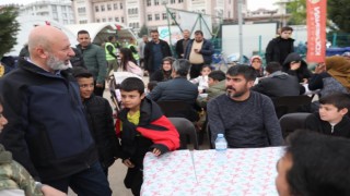 Kocasinan, Türkoğlunda her gün bin kişiye iftar yemeği ile 16 bin sıcak ekmek dağıtıyor