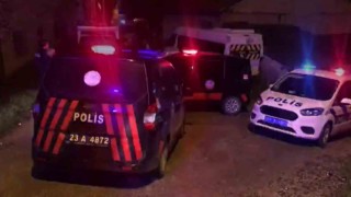 Komşular arasında bıçaklı, sopalı kavga: 3 yaralı