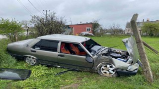 Kontrolden çıkan araç yol kenarındaki bahçeye uçtu