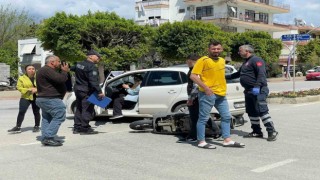 Kontrolsüz kavşakta kaza: Motosiklet sürücüsü yaralandı