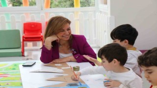Köse minik çocuklarla bir araya geldi