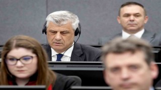 Kosovanın eski Cumhurbaşkanı Thaçi hakim karşısına çıktı