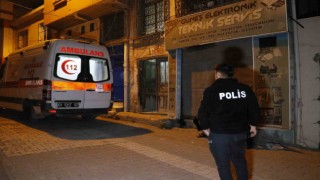 Kötü kokular gelen eve giren polis bir kişiyi ölü olarak buldu
