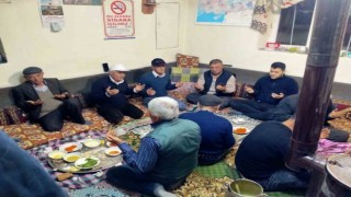 Köy odasında birlikte iftar yapıp asırlık geleneği yaşattılar