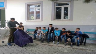 Köy okulu öğrencilerine ücretsiz bayram tıraşı