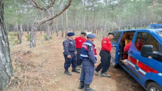 Kumlucada yürüyüşte kaybolan şahsı jandarma buldu