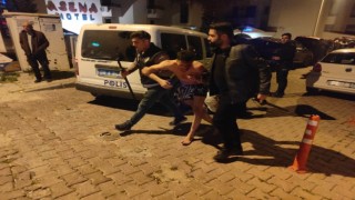 Kuşadasında iki grup arasında bıçaklı kavga: 2 yaralı