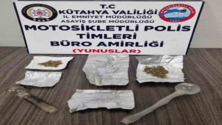 Kütahyada Yunus Timleri iki kişinin üzerinde uyuşturucu ele geçirdi