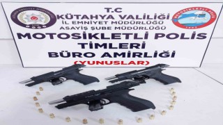 Kütahyada Yunus Timlerince 3 ruhsatsız tabanca ele geçirildi