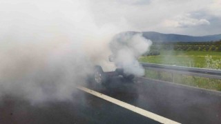 Kuveytli ailenin bulunduğu otomobil alev topuna döndü