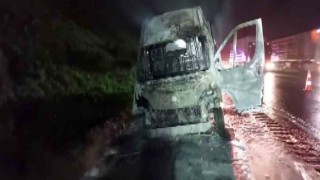 Kuzey Marmara Otoyolunda araç yangını: Minibüs küle döndü