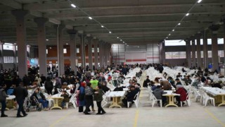 Lapseki Belediyesi 4 bin kişilik iftar verdi
