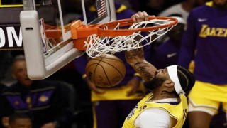 Los Angeles Lakers ve Atlanta Hawks play-offlara yükseldi