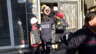 Malatyada 5 katlı çöktü: Yan binada mahsur kalan 4 kişiyi itfaiye kurtardı