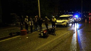 Malatyada hafif ticari araç motokuryeye çarpıp kaçtı: 2 yaralı