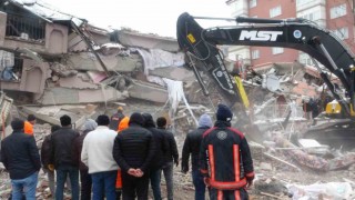 Malatyada onlarca kişiye mezar olan iki binanın enkazı kaldırıldı