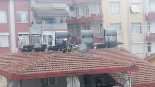 Manavgatta 3 katlı binanın çatısında çıkan baca yangını korkuttu
