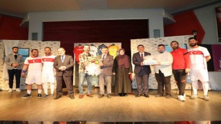 Manisada 15 Temmuz şehitleri tiyatroyla anıldı