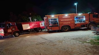 Manisada bacadan çıkan yangında ev alevlere teslim oldu