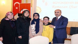 Mardin Valisi Demirtaş, yetim ve öksüz çocuklarla iftar sofrasında buluştu