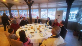 Marmaris Polisevinde konaklayan depremzedelere iftar yemeği verildi