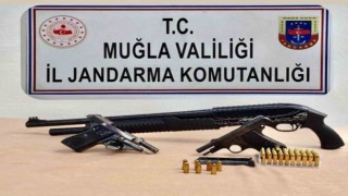 Marmariste ruhsatsız tabanca ve otomatik ve tüfeği ele geçirildi
