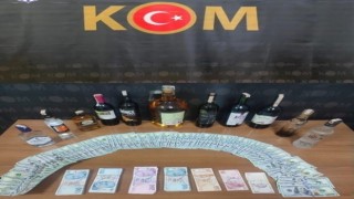 Marmariste sahte dolarla alışveriş yapan 3 şüpheliye gözaltı