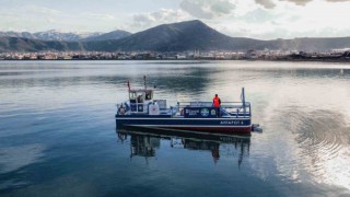 Mavi Nefes Projesi kapsamında Van Gölünde temizliğe başlandı