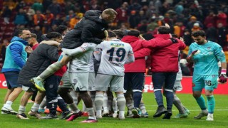 Medipol Başakşehir 3. kez Ziraat Türkiye Kupasında yarı finalde