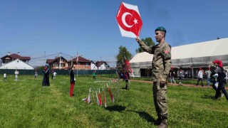 Mehmetçik Kosovadaki 23 Nisan kutlamalarında çocuklarla oyunlar oynadı
